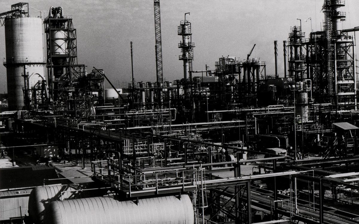 Construction progress of Donor Solvent Coal Liquefaction 250 tons per day Pilot Plant, at Baytown, Texas.