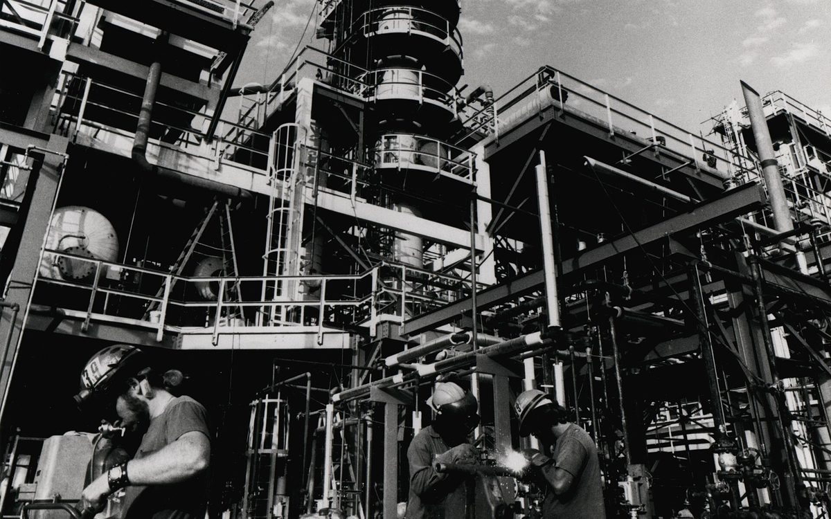 Construction progress of Donor Solvent Coal Liquifaction 250 tons per day Pilot Plant, at Baytown, Texas.  Circa 1980.


For more information or additional images, please contact 202-586-5251.